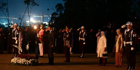 Presiden Joko Widodo menjadi pemimpin apel kehormatan dan renungan suci (AKRS) di Taman Kusuma Bangsa, IKN, Kalimantan Timur [merdeka]